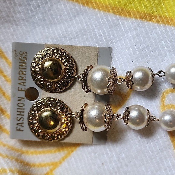 Elegant Gold Tone  and Faux Pearl Drop Earrings - Picture 2 of 5